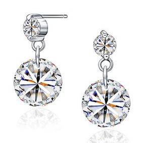 Fashionable silver earring